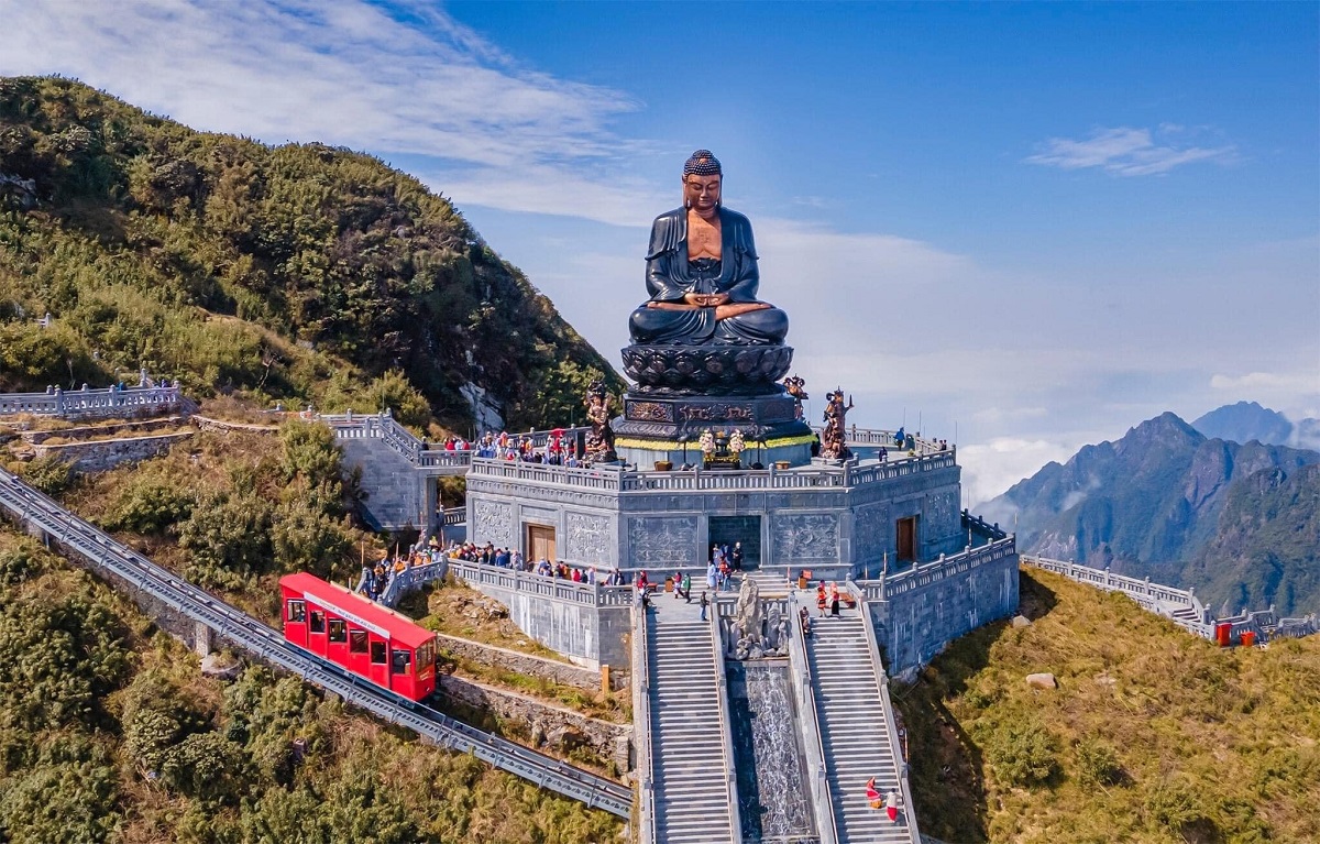 Tour Đền Ông Hoàng Bảy - Lào Cai - Sapa - Bản Cát Cát - Moana - Fansipan 3N2Đ