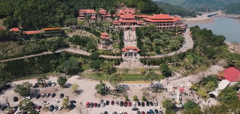 Tour Đền Cửa Ông - Chùa Cái Bầu - Chùa Ba Vàng 1 Ngày